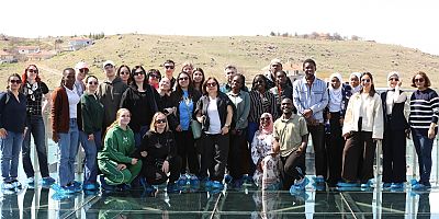 Kültürler Aksaray’da Buluştu: Öğrenciler Cam Terasa Ve Tarihi Güzelliklere Hayran Kaldı